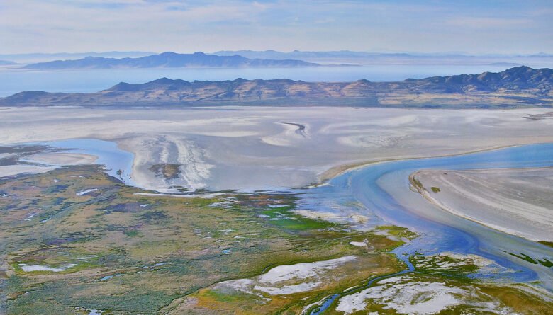 La tormenta de polvo de Great Salt Lake Roll hacia la ciudad, trayendo productos químicos peligrosos. La tormenta de polvo de Great Salt Lake Roll hacia la ciudad, trayendo productos químicos peligrosos.
