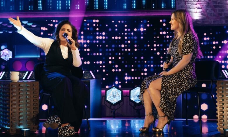 Sabía que la dualización con Kelly Clarkson Gloria Estophan parecería increíble, pero su apariencia de cara sería mi parte favorita