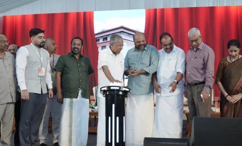 Hacer que los viajes aéreos sean más accesibles, asequibles: Pinarayi Vijayan Hacer que los viajes aéreos sean más accesibles, asequibles: Pinarayi Vijayan