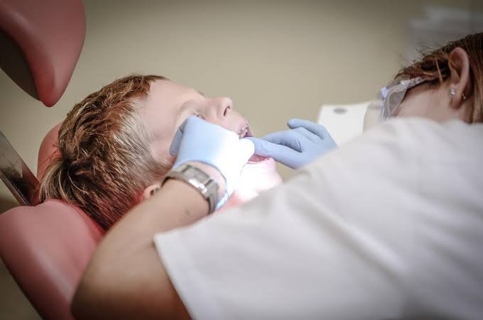 Por qué más pacientes y dentistas están recurriendo a la sedación IV para los tratamientos sin estrés Por qué más pacientes y dentistas están recurriendo a la sedación IV para los tratamientos sin estrés