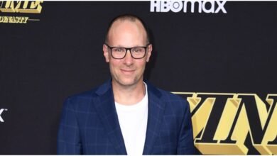 ‘Box Chronicles Press con la cabeza de Jeff Pearlman para el alambre azul y Trubloo