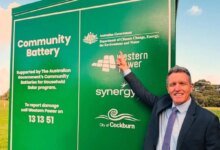 Cinco nuevas baterías comunitarias comenzaron a disfrutar del cruce más grande del sol en Australia.