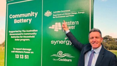 Cinco nuevas baterías comunitarias comenzaron a disfrutar del cruce más grande del sol en Australia.