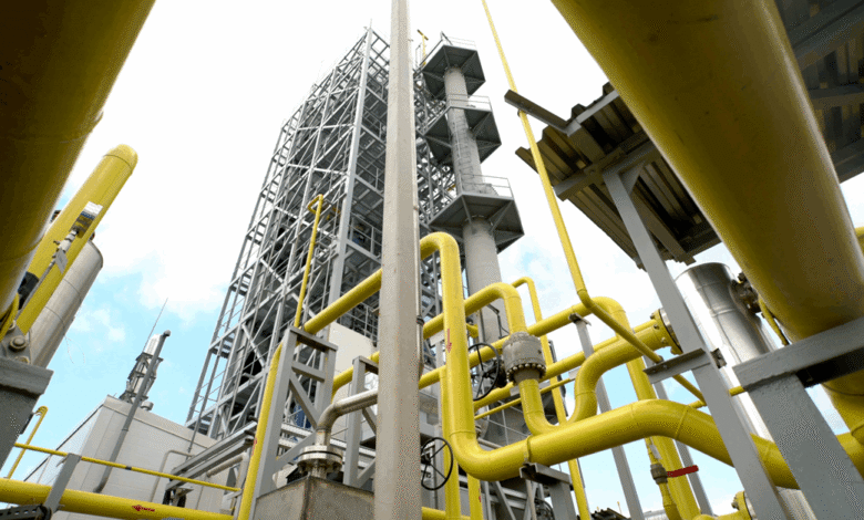 MPLX vende los activos de gas central de Rockies para cosecharse por $ 1B. MPLX vende los activos de gas central de Rockies para cosecharse por $ 1B.