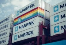 Maersk eleva la perspectiva de la parte posterior de la demanda resistente fuera de nosotros