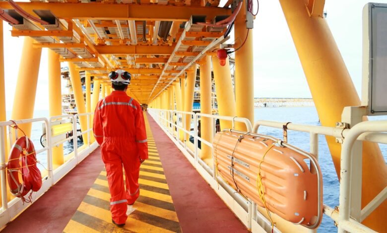 ADNOC ordenó el equipo de seguridad de seguridad negra. ADNOC ordenó el equipo de seguridad de seguridad negra.