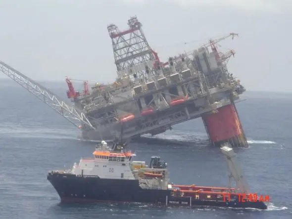 Strange Bedfellows: el combustible de fosilia en la costa sentó las bases de la industria de la demolición para el viento.