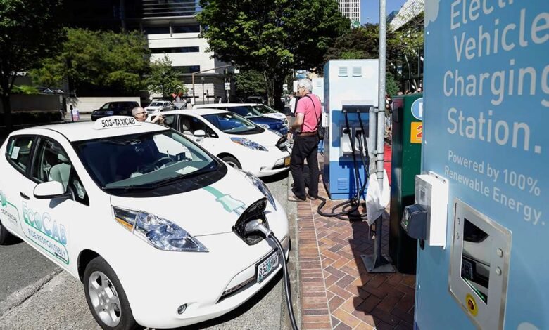 Oregon podría unirse a Hawaii para ordenar tarifas por milla para los vehículos eléctricos Oregon podría unirse a Hawaii para ordenar tarifas por milla para los vehículos eléctricos