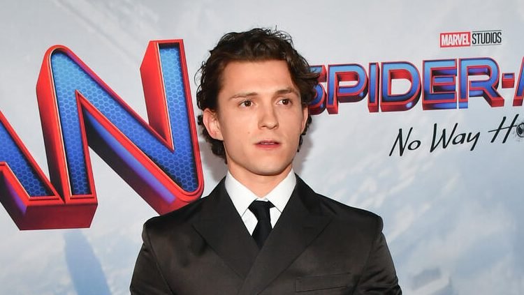 Tom Holland James Bond ha jugado una broma sobre los rumores Tom Holland James Bond ha jugado una broma sobre los rumores
