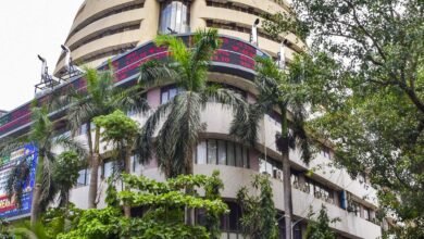 El mercado de valores disminuye en el comercio prematuro por acciones de petróleo y gas extranjeros que fluyen.