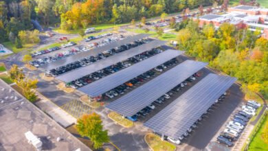 Connecticut High School obtiene 1 megavatio de cochera solar de energía solar
