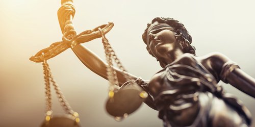 Aquellos que escriben leyes, siempre excepto ellos mismos