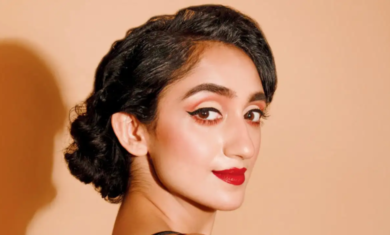 Fama de Jawan sobre Sanjita Bhattacharya cantando y despertando en la actuación Fama de Jawan sobre Sanjita Bhattacharya cantando y despertando en la actuación