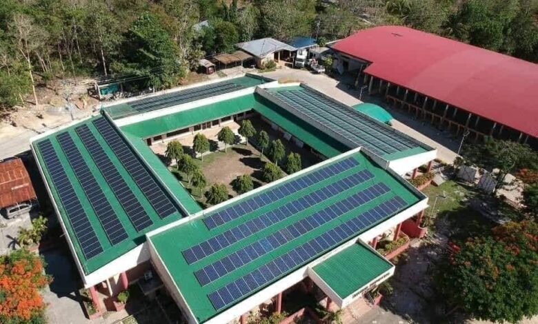 La energía solar es un arma de isla solitaria para monopolizar el combustible fósil. La energía solar es un arma de isla solitaria para monopolizar el combustible fósil.