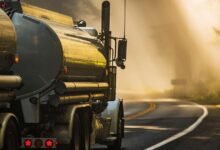 El aumento de los impuestos al combustible del motor en 10 estados, caiga en 3