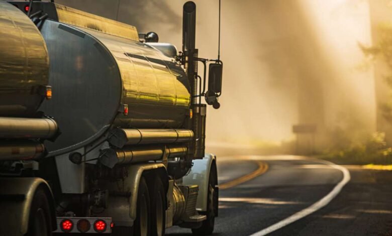 El aumento de los impuestos al combustible del motor en 10 estados, caiga en 3