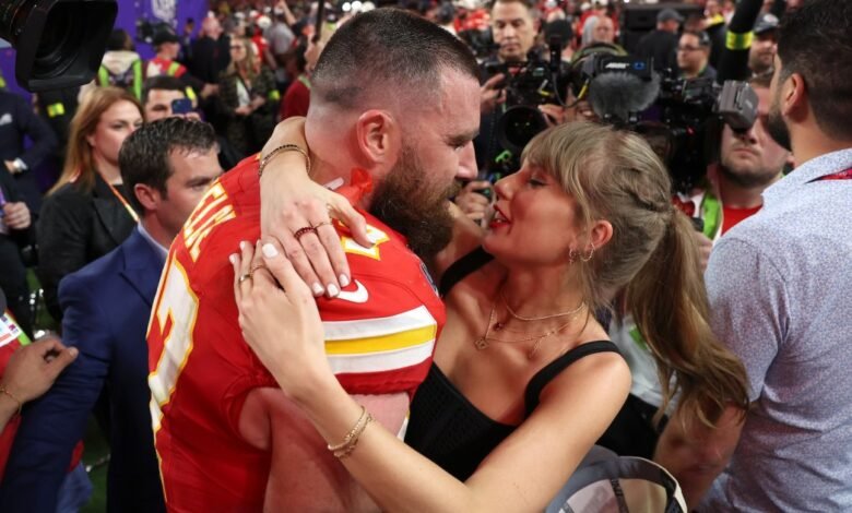 Las fotos de Taylor Swift aparecen dentro del Kansas City Chiefs Stadium Las fotos de Taylor Swift aparecen dentro del Kansas City Chiefs Stadium