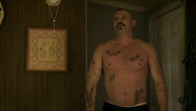 Michael Aarigan de las esposas víctimas Pus-Ups antes de la escena de Samán completo
