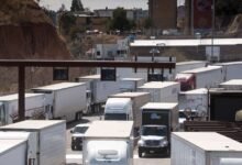 US congela visas de trabajo para conductores de camiones comerciales