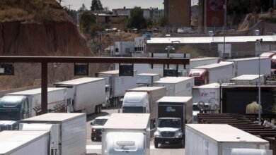 US congela visas de trabajo para conductores de camiones comerciales