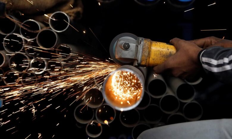 La producción de PMI aumentó a 14 meses para comandos de exportación flotantes. La producción de PMI aumentó a 14 meses para comandos de exportación flotantes.
