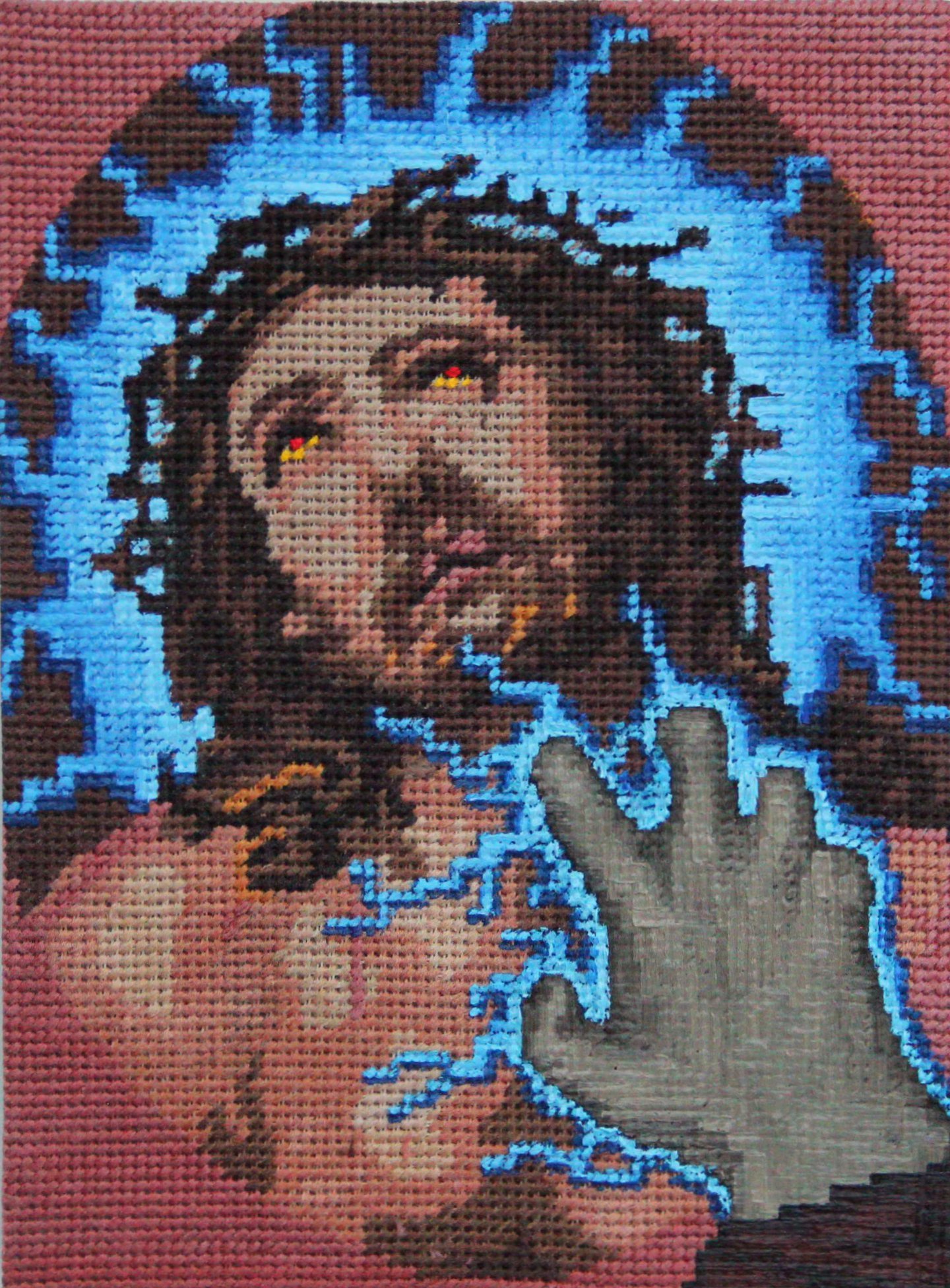 Vjotêch Luksch Mezcle los videojuegos retro violentos con “Núcleo de la abuela” de pinturas bordadas