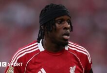 Lesión de Jeremie Frimpong: defensor del Liverpool hasta después de las vacaciones internacionales con un golpe en los isquiotibiales