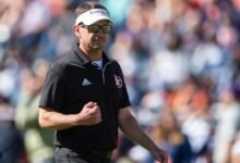 Nombre Ulm Bryant Vincent Anuncio temporalmente: el entrenador de fútbol Warhawks juega un doble papel en un movimiento no oficial