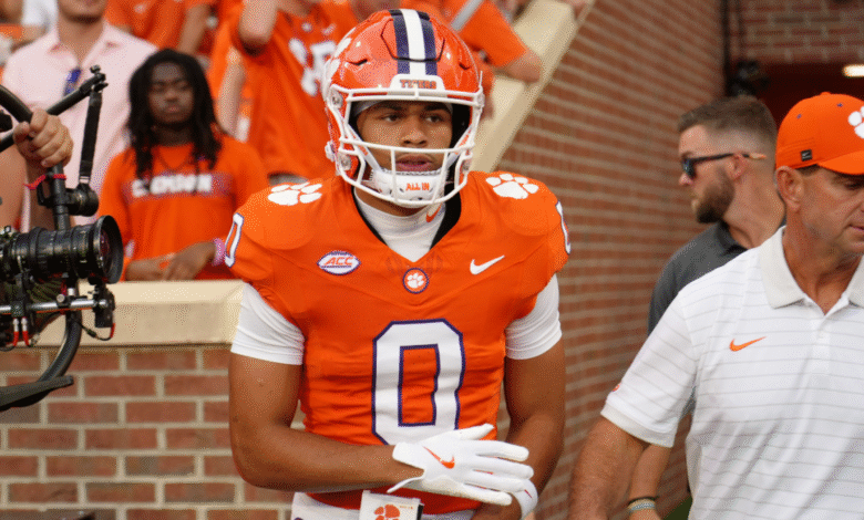 Lesión de Antonio Williams: receptor abierto de Clemson fuera del juego LSU con una clara lesión en tendón calificada. Lesión de Antonio Williams: receptor abierto de Clemson fuera del juego LSU con una clara lesión en tendón calificada.