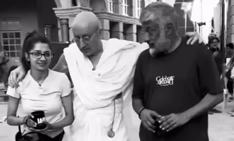 Anupam Kher deja caer el video detrás de la pantalla desde el conjunto de archivos Bangla