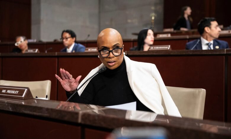 La representante Ayanna Pressley llama para escuchar la casa con los sobrevivientes de Epstein