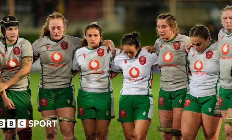 Wallaroos Rain en el desfile de Gales a medida que avanza la Copa Mundial