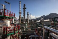 El petróleo se detuvo disminuyó porque a los comerciantes no les importa el impacto de los Estados Unidos.