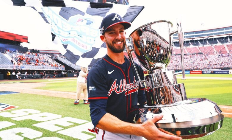 Eli White llega a 2 horas para ayudar a los Bravos a vencer a los rojos en MLB Speedway Classic en Bristol