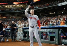 Alex Bregman Homers, se ovía de pie en Houston regresa, pero los Astros retienen el rally de los Medias Rojas para una gran victoria