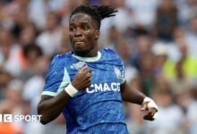 Jonathan Rowe: Forward se une a Bolonia después de pelear con sus compañeros de equipo en Marsella