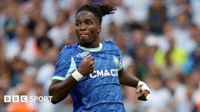 Jonathan Rowe: Forward se une a Bolonia después de pelear con sus compañeros de equipo en Marsella