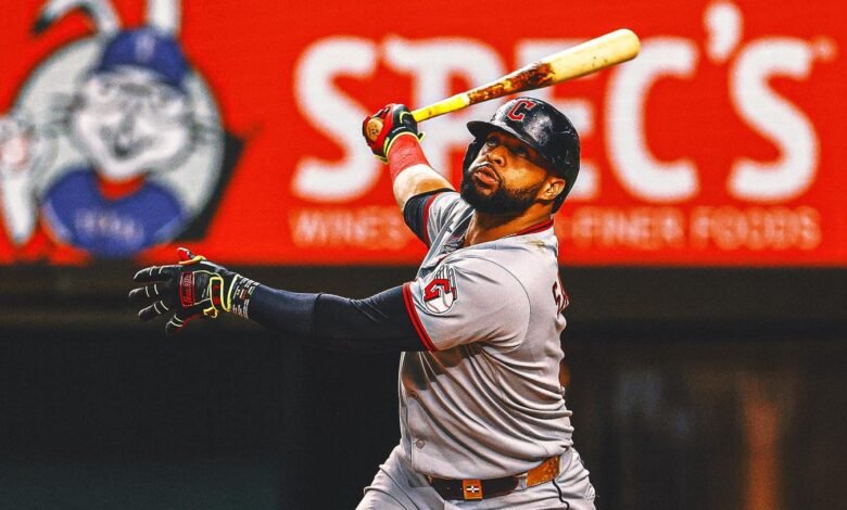 Los Cachorros de Chicago acuerdan un contrato de 1 año con el primera base Carlos Santana Los Cachorros de Chicago acuerdan un contrato de 1 año con el primera base Carlos Santana