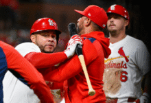 Willson contrasta al cardenal arrojando murciélagos hacia el árbitro, su propio entrenador después de liberar calor en comparación con los piratas