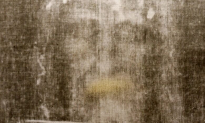 SAGRO DE BOMBA DE TURIN AS ASSEW STUDS responde si el cuerpo crucificado de Jesús realmente estaba envuelto en tela legendaria de lino SAGRO DE BOMBA DE TURIN AS ASSEW STUDS responde si el cuerpo crucificado de Jesús realmente estaba envuelto en tela legendaria de lino