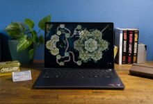 Esta computadora portátil 2-en-1 versátil 2 en 1 con 16 GB de RAM es un robo por $ 500