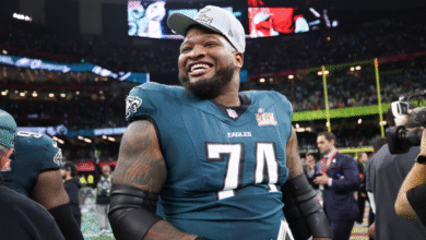 El águila conduce el tercer día del día, enviando a Darian Kinnard a los Packers después de responder a Fred Johnson desde Jaguars