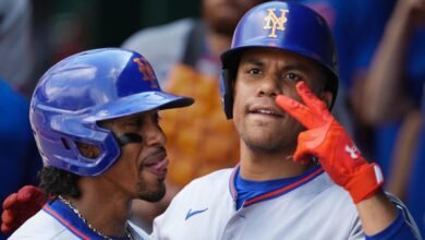 El problema de las probabilidades de comodín NL: Mets, los Red Devils fueron encerrados en la carrera de dos equipos para la posición final cuando los cubos, Padres, sentados bonitos