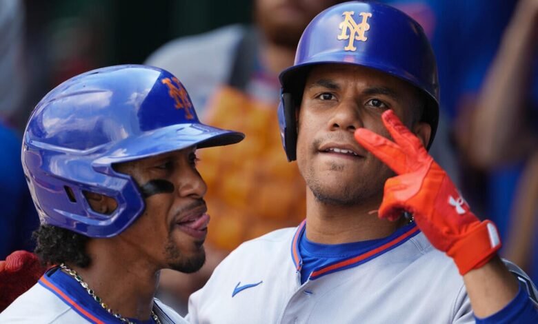 El problema de las probabilidades de comodín NL: Mets, los Red Devils fueron encerrados en la carrera de dos equipos para la posición final cuando los cubos, Padres, sentados bonitos