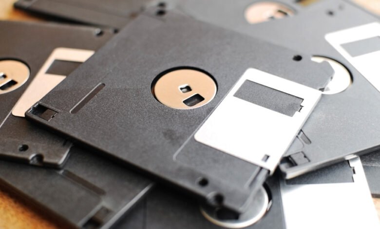 Este YouTuber devolvió la vida a los discos flogpy en 2025 con aluminio, película de mascotas y pura determinación