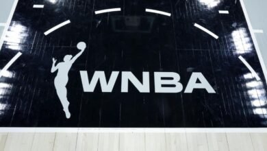 Los fanáticos de la WNBA fueron arrestados por lanzar juguetes sexuales en el campo en Dream vs Valkyries; La Federación advierte sobre el lanzamiento y la prohibición de