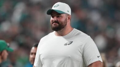 Lesión de Landon Dickerson: el liniero de Pro Bowl, Eagle, se ha retirado del campo de entrenamiento con un problema claro en la parte inferior de la pierna.