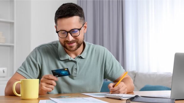 Tarjetas de visita de alto límite explicado: beneficios, riesgos y cómo calificar