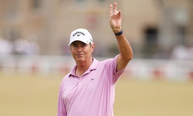 Tiger Woods, Jack Nicklaus felicita a Ian Baker-Finch por su retiro después de 30 años como portavoz. Tiger Woods, Jack Nicklaus felicita a Ian Baker-Finch por su retiro después de 30 años como portavoz.