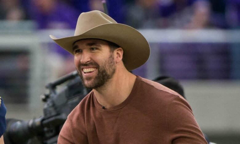 Ex jefe, la estrella vikingos Jared Allen fue presentado en el Salón de la Fama Profesional: All-Pro es un verdadero artista de sacos